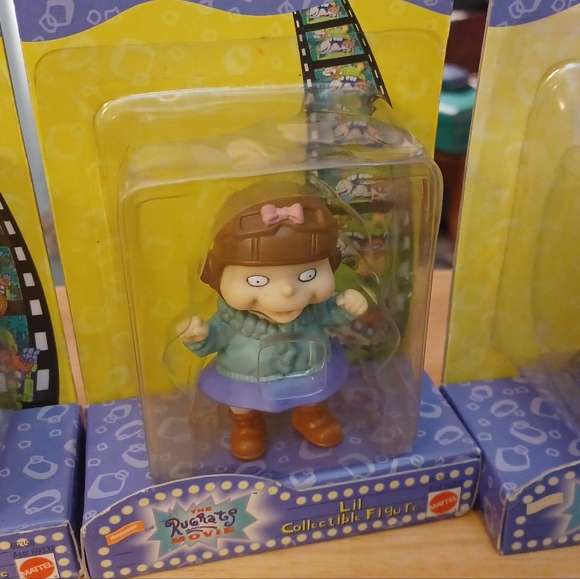 Rugrats.  Book and 4 character - Picture 5 of 7